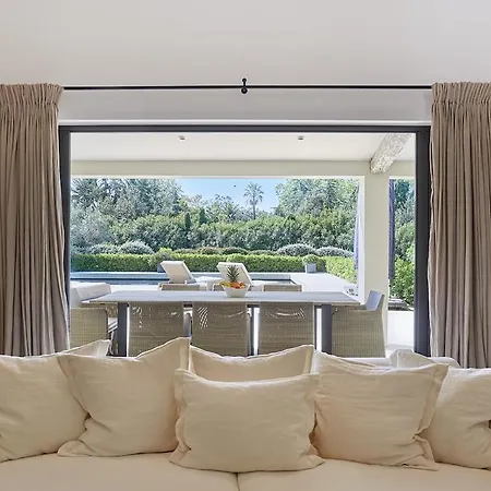 Villa Fortune, *