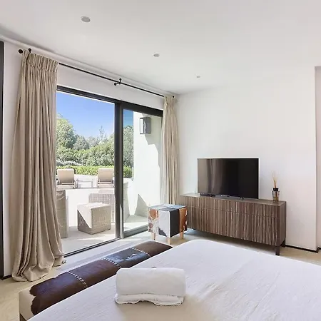 Villa Fortune, *