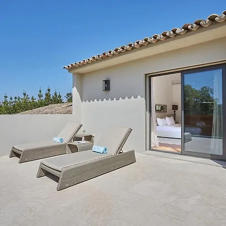 Villa Fortune, *