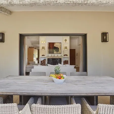 Villa Fortune, *